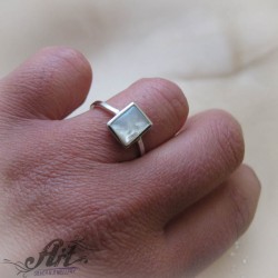 Сребърен пръстен с бял седеф R-1026